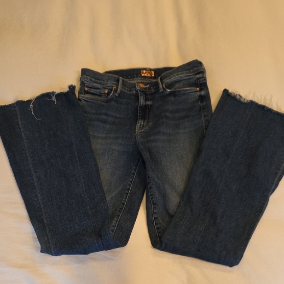 MOTHER The Weekender Fray Jeans in Walking On Coals - Picture 7 of 10